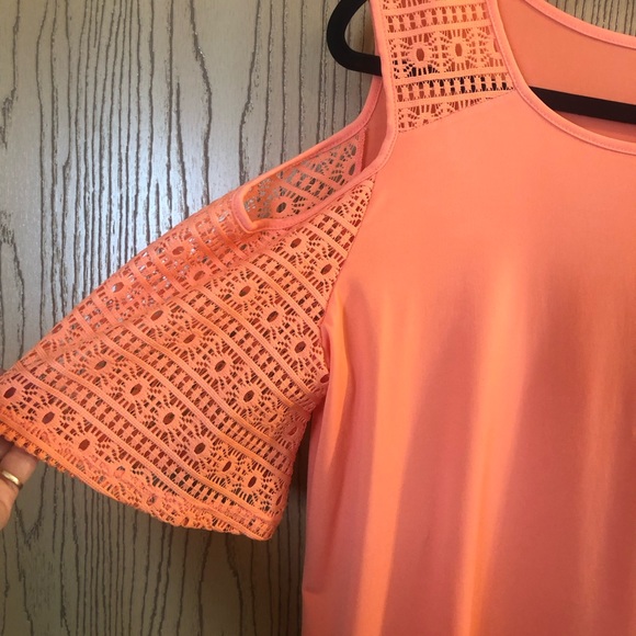Avon Studio 1886 cold shoulder crochet sleeve top - Picture 2 of 7